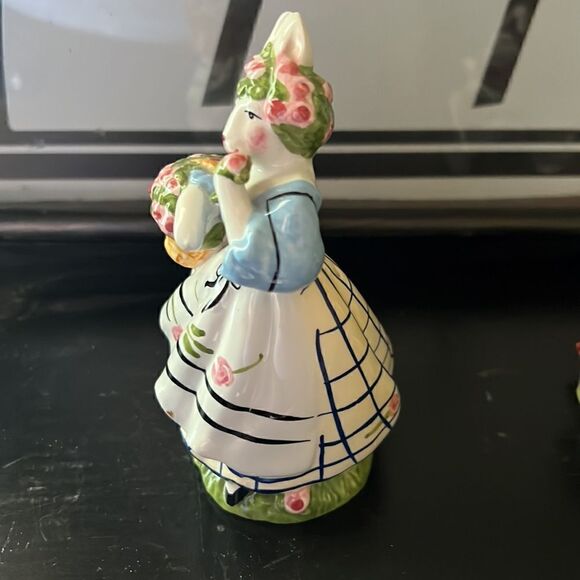 Pamela Silin-Palmer Whimsical Medieval Salt & Pepper Set Rabbits - Picture 4 of 9